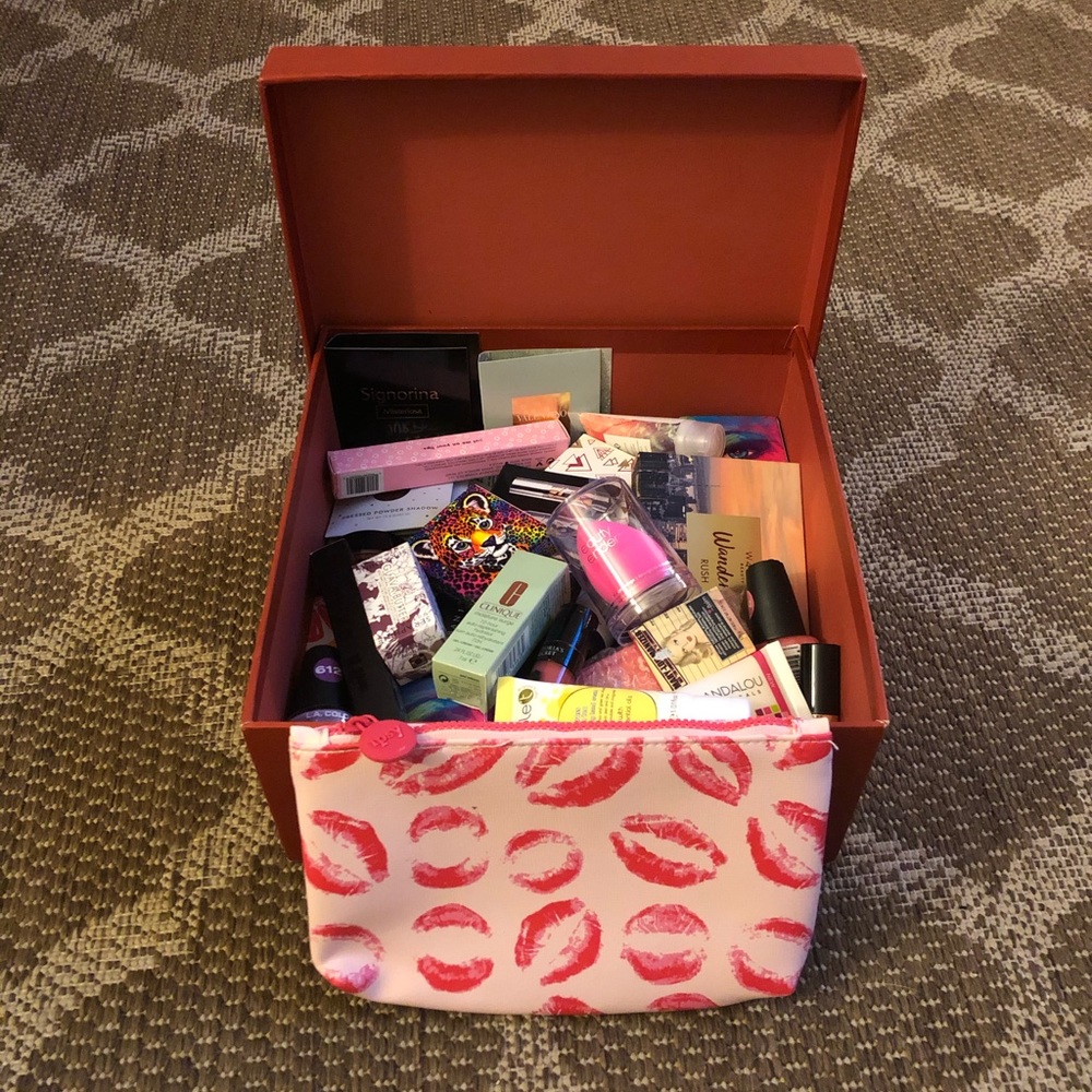 MYSTERY MAKEUP BAG💄🎀💋